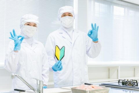 食品工場の仕事ってどんな感じ？仕事内容や働く前に知っておきたいことまとめ🔍