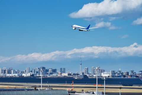 空港近くで航空貨物の取扱作業！【長期で働けて、資格取得も可能♪】